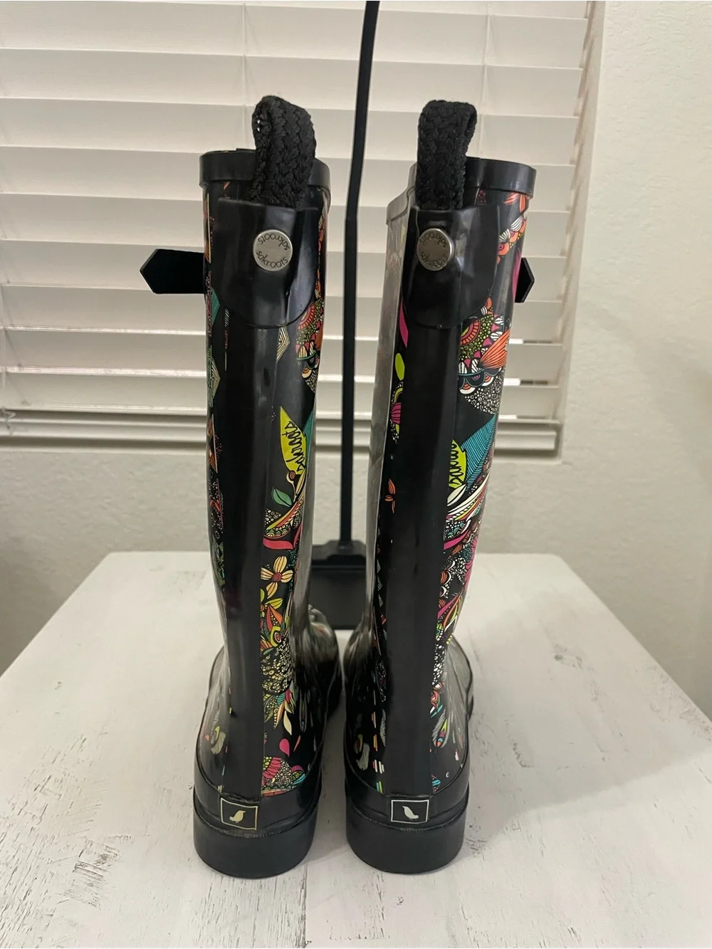 Sakroots Rhythm Black Multicolor Floral Rain Boots Size 7